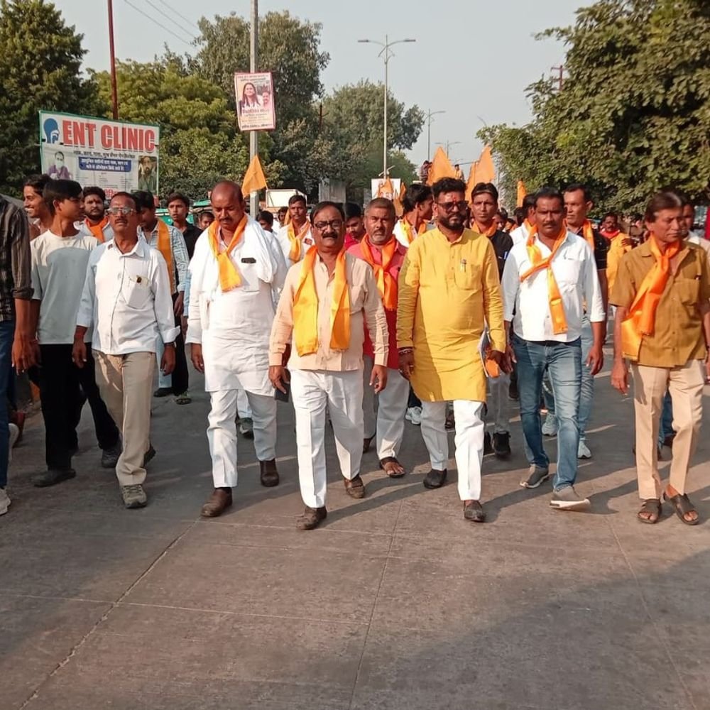 उरई में निकाली गई प्रभात फेरी:वाल्मीकि जयंती पर आयोजित भंडारा, श्रद्धालुओं ने ग्रहण किया प्रसाद