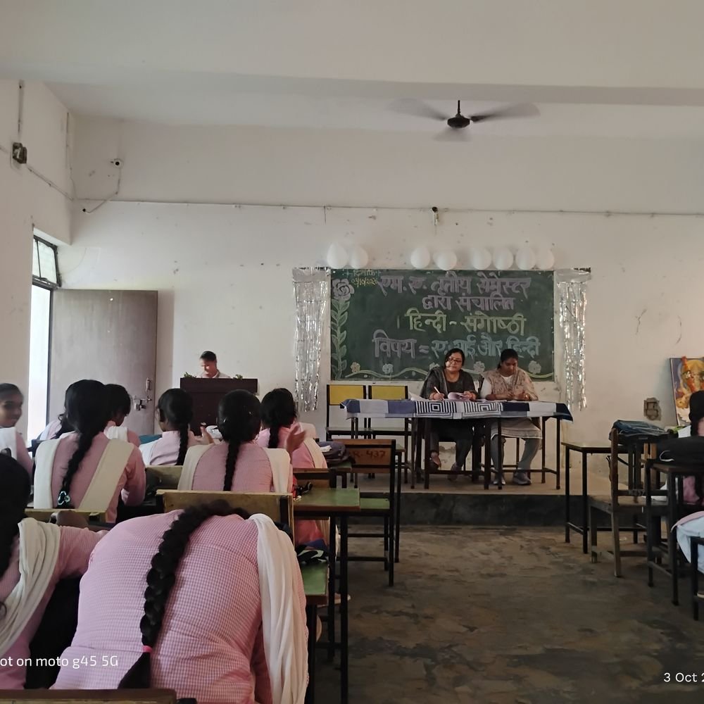 आरआरपीजी कॉलेज में हिंदी सेमिनार:विद्यार्थियों को भाषा व साहित्य के प्रति किया गया जागरूक