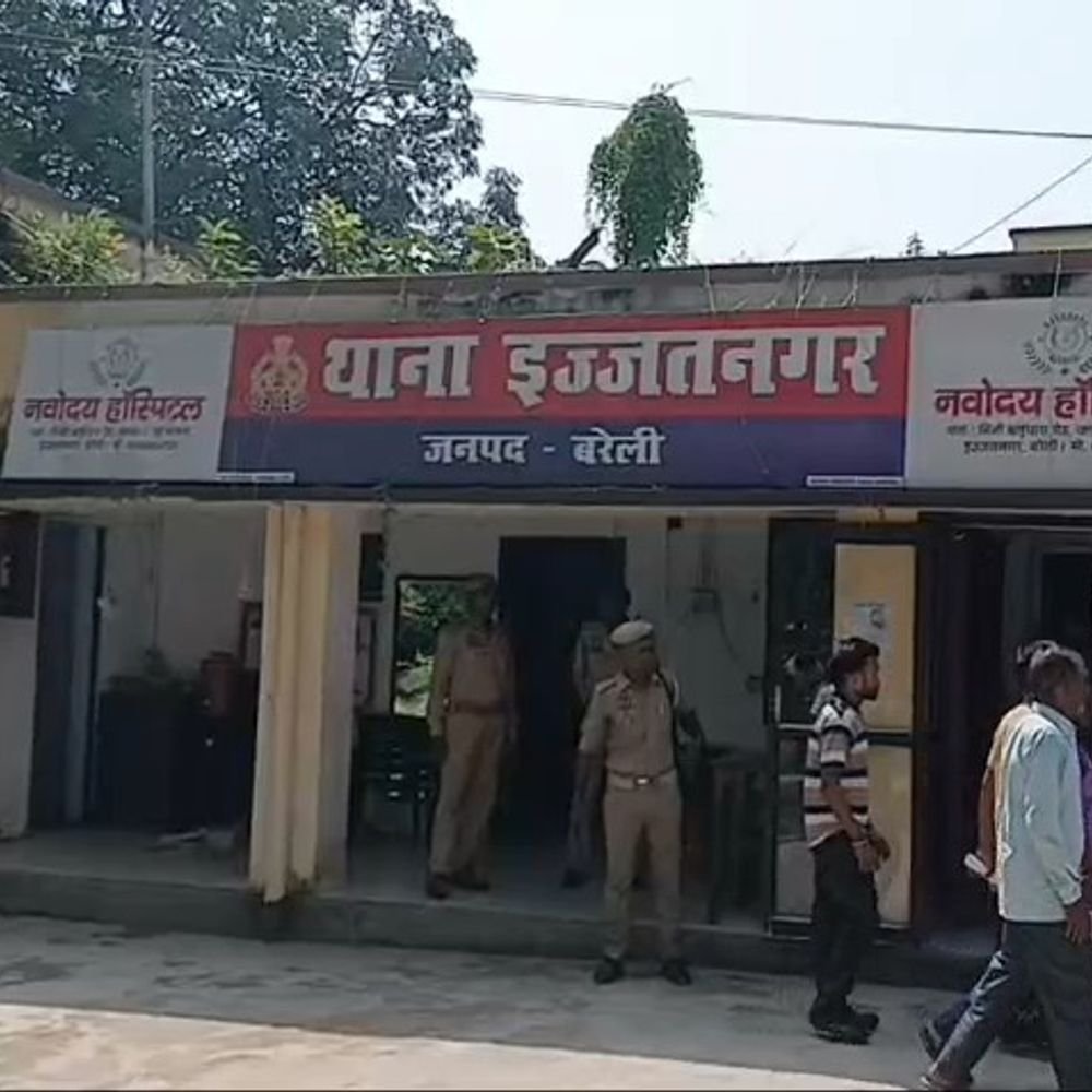 ब्लैकमेल कर किशोरी के कान के बुंदे उतरवाए:इज्जतनगर में 14 साल की छात्रा को बनाया निशाना, मां की शिकायत पर केस दर्ज