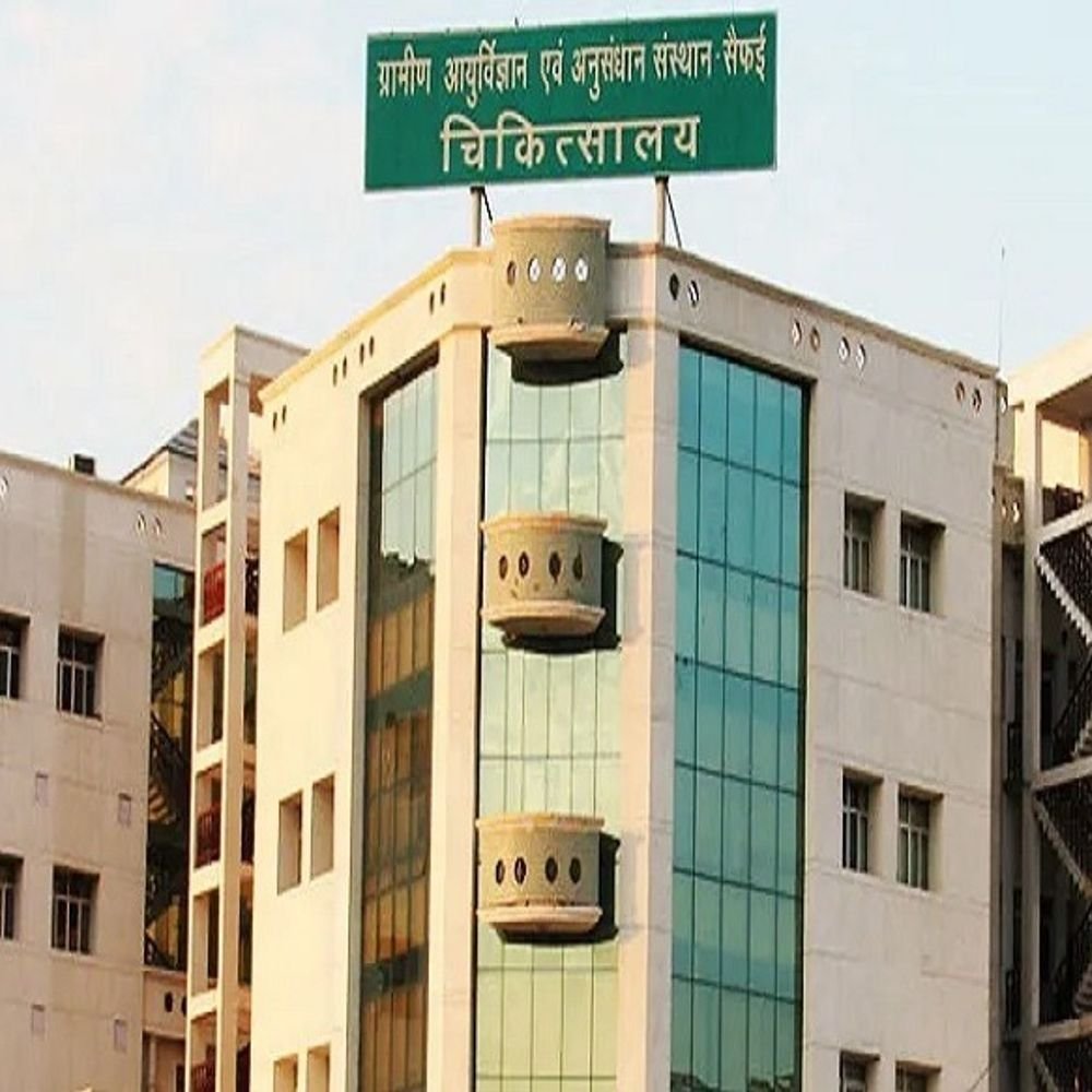 सैफई यूनिवर्सिटी में खून के नाम पर 9 हजार वसूले:मरीज के भतीजे की शिकायत, विश्वविद्यालय प्रशासन ने दर्ज करवाई FIR; जांच शुरू