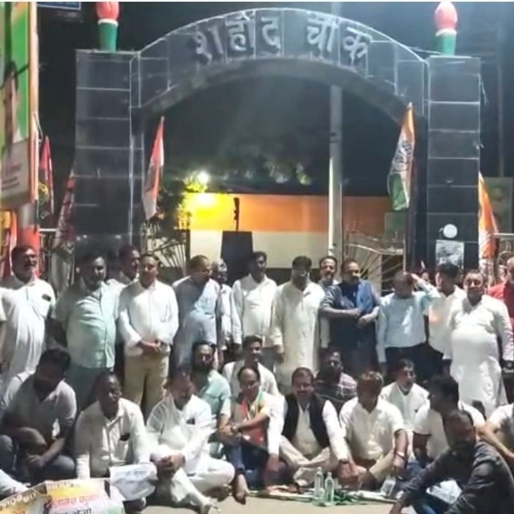 कांग्रेस कार्यकर्ताओं ने चुनाव आयुक्त के खिलाफ किया प्रदर्शन:रायबरेली में ‘ज्ञानेश कुमार इस्तीफा दो’ के लगाए नारे; जिलाध्यक्ष बोले- लोकतंत्र खत्म हो रहा