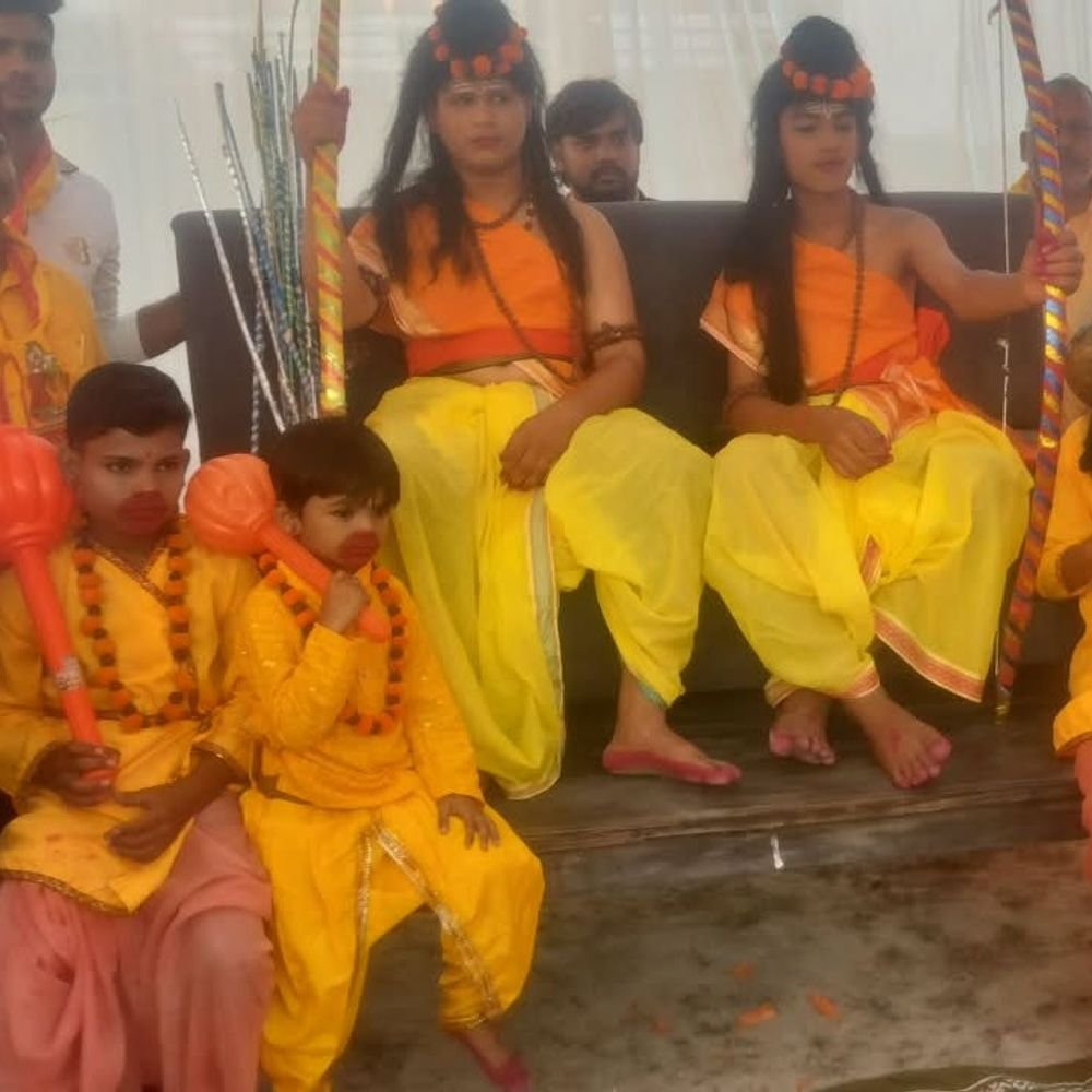 प्रतापगढ़ के मांधाता बाजार में दशहरा मेला:झांकियां रहीं मुख्य आकर्षण, जय श्रीराम के जयकारों संग हुआ रावण दहन