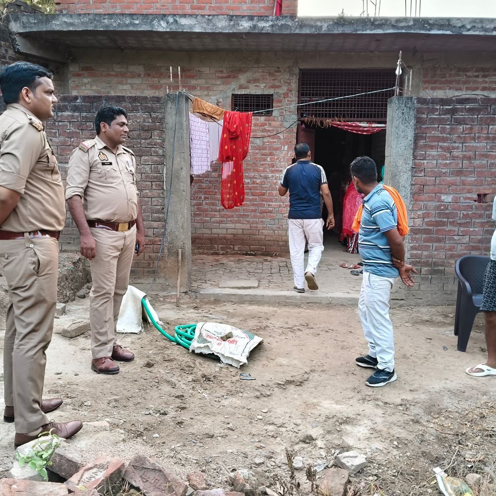 कानपुर में महिला ने फंदा लगाकर सुसाइड किया:फोरेंसिक टीम ने पहुंचकर जुटाई साक्ष्य, पुलिस ने शव पोस्टमार्टम के लिए भेजा