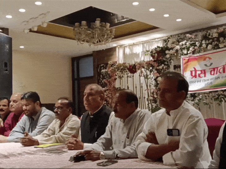 झांसी से पांच हजार कांग्रेसी जाएंगे दिल्ली, कई पहुंच चुके:प्रदेश सचिव बोले- नागरिकों के वोट चोरी करने वाले CEC के इस्तीफे तक चलेगा आंदोलन