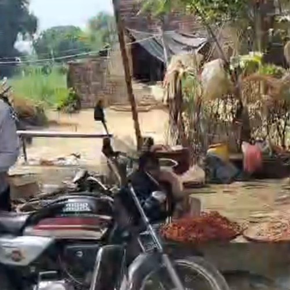 पितृ विसर्जन के साथ पितृपक्ष समाप्त:भदोही के गंगा घाटों पर लोगों ने पिंडदान कर लिया आशीर्वाद