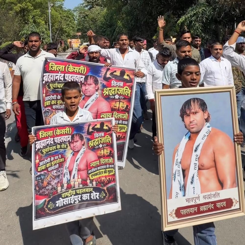 पहलवान हत्याकांड में प्रदर्शन पर केस:साधु यादव समेत 30 पर FIR, कलेक्ट्रेट गेट पर हंगामा और नारेबाजी पर एक्शन