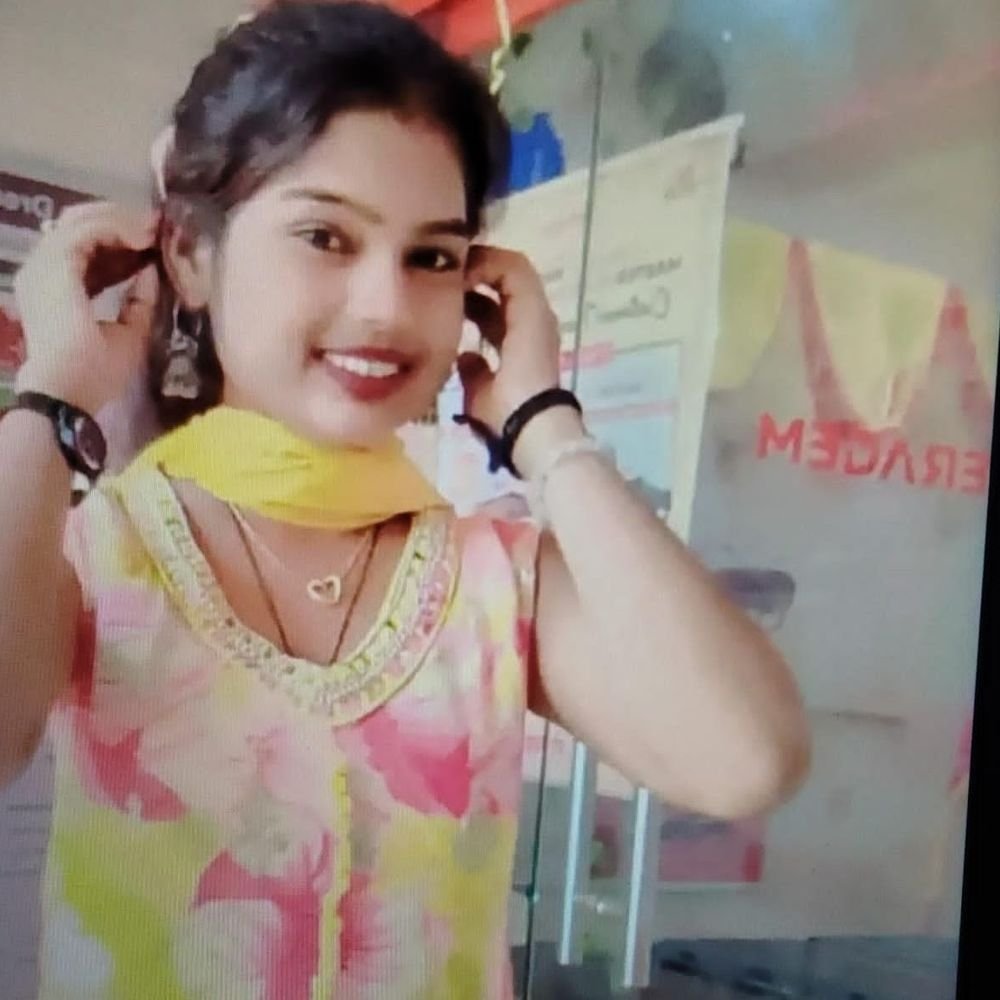 प्रयागराज में 12वीं की छात्रा ने सुसाइड किया:मां-बाप मेला देखने गए थे, मोबाइल नहीं रखती थी
