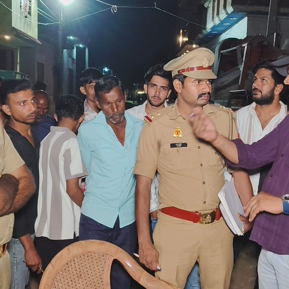 मुजफ्फरनगर में मुस्लिम को प्लॉट बेचने पर हंगामा:बजरंग दल ने लगाया ‘लैंड जिहाद’ का आरोप, हिंदूवादी लोगों ने धरना देकर किया हनुमान चालीसा का पाठ