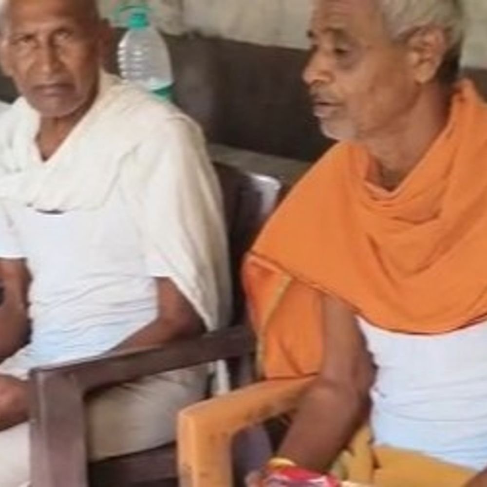 मडोरी वृद्धाश्रम में बुजुर्गों को कराया भोजन:समाजसेवियों ने हाल-चाल जानकर लिया आशीर्वाद
