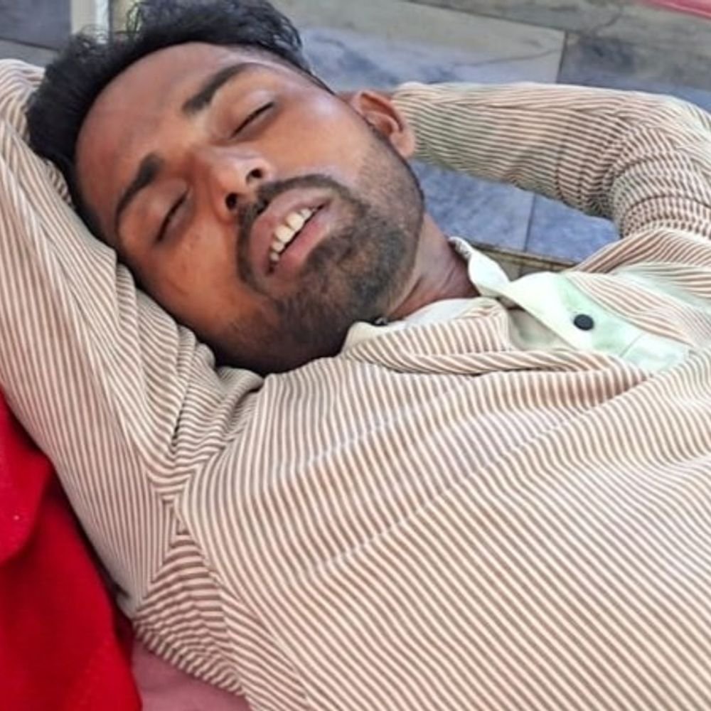 चांद निकलने से पहले पत्नी ने तोड़ा करवा चौथ व्रत:पति भड़का तो मायके वालों से कुटवा दिया; गुस्से में खाया जहर