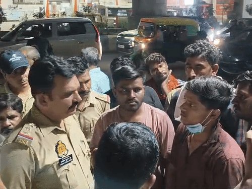 'हत्यारों को गिरफ्तार करो, फिर बेटी का अंतिम संस्कार करेंगे':कानपुर में छात्रा का झाड़ियों में मिला सिर कटा शव, परिजनों ने किया हंगामा