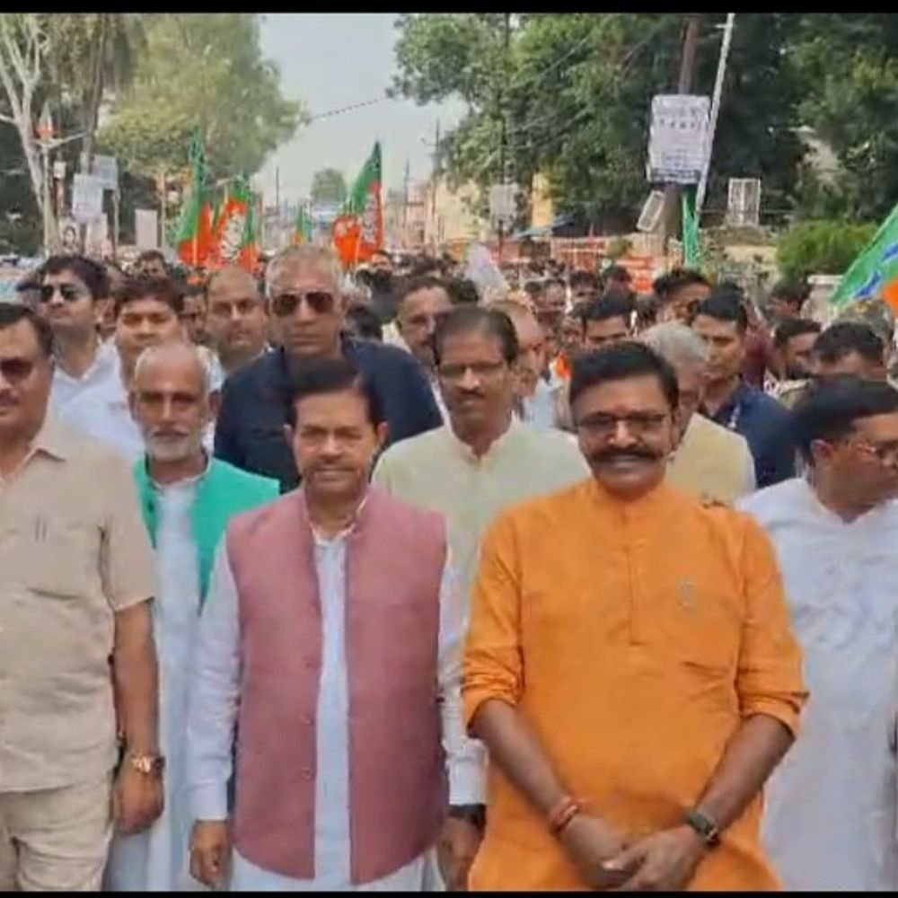 पीएम के 25 साल सार्वजनिक जीवन पर 'सेवा ज्योति यात्रा':बदायूं में विकसित भारत का संकल्प लिया गया, केंद्रीय मंत्री बीएल वर्मा भी रहे मौजूद