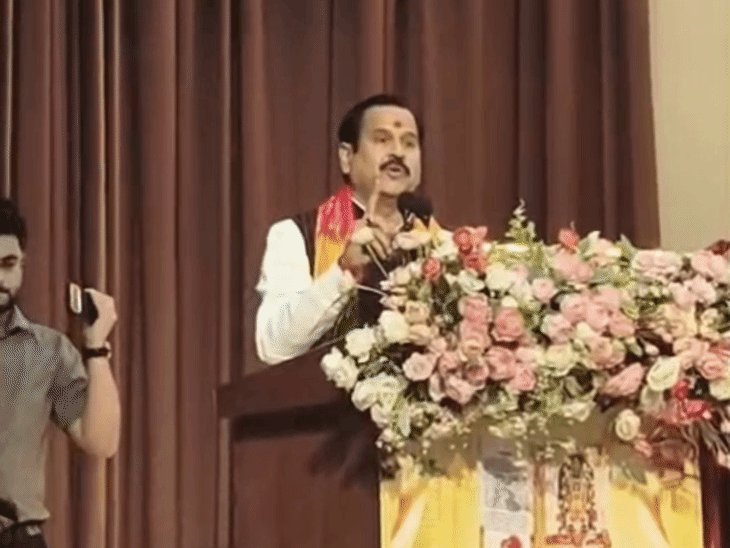 लेखक नरेंद्र भदौरिया की 18वीं पुस्तक अर्णव का विमोचन:लखनऊ में पूर्व मंत्री डॉ. महेंद्र सिंह बोले- चरित्र खोने के बाद जीवन की कीमत खत्म