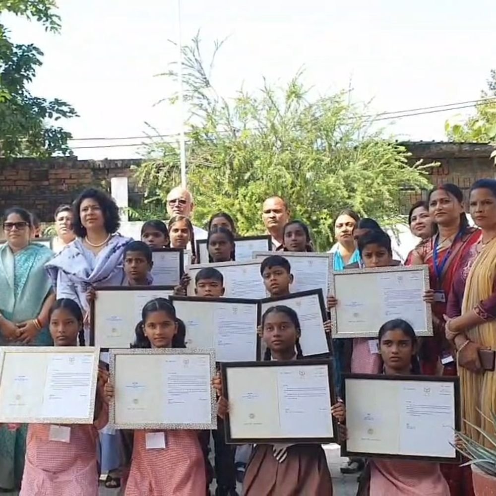 देवीपाटन मंडल में 1 लाख से ज्यादा स्टडी टेबल बंटी:77 छात्रों ने सीएम को भेजा आभार पत्र, जवाब में मिला आशीर्वाद