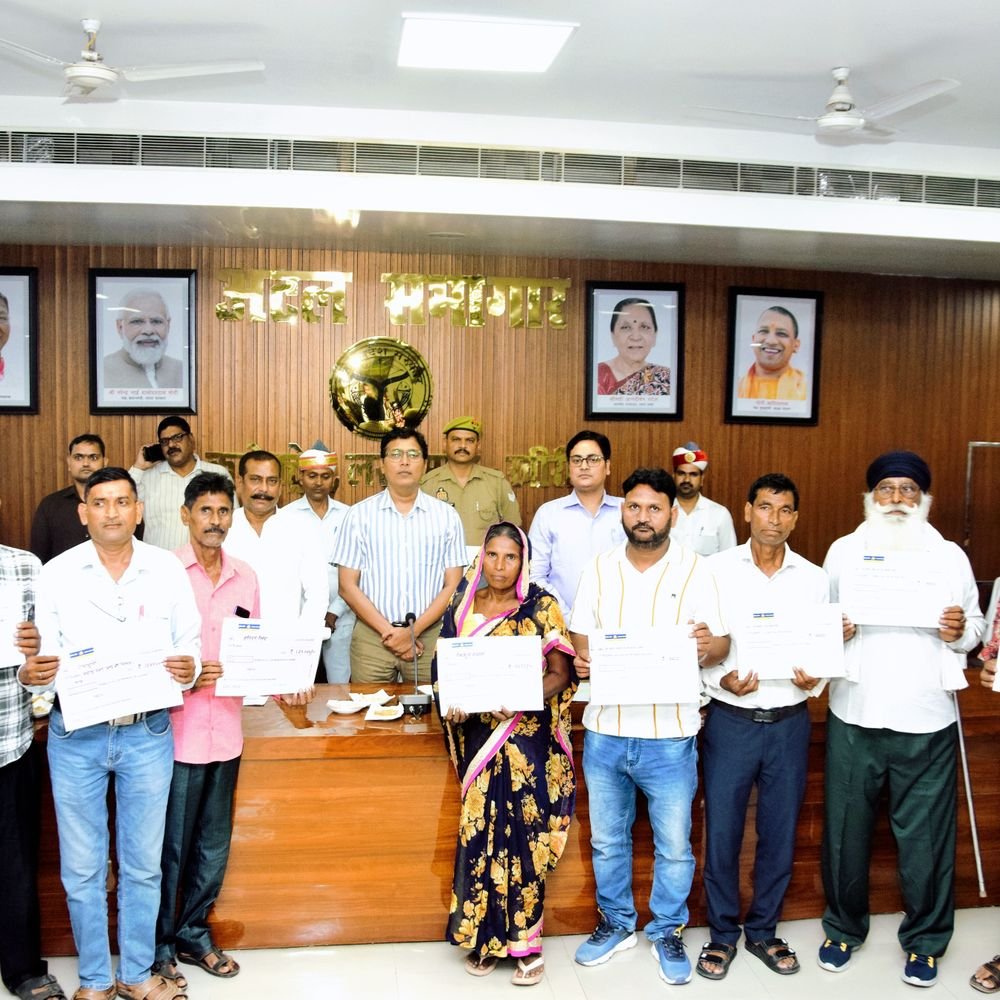 खीरी के 9,250 किसानों के खाते में पहुंचे 6.42 करोड़:15 हजार को दो दिन में मिलेगा अनुदान, बाढ़ से 24,271 किसानों की 8,148 हेक्टेयर फसल प्रभावित