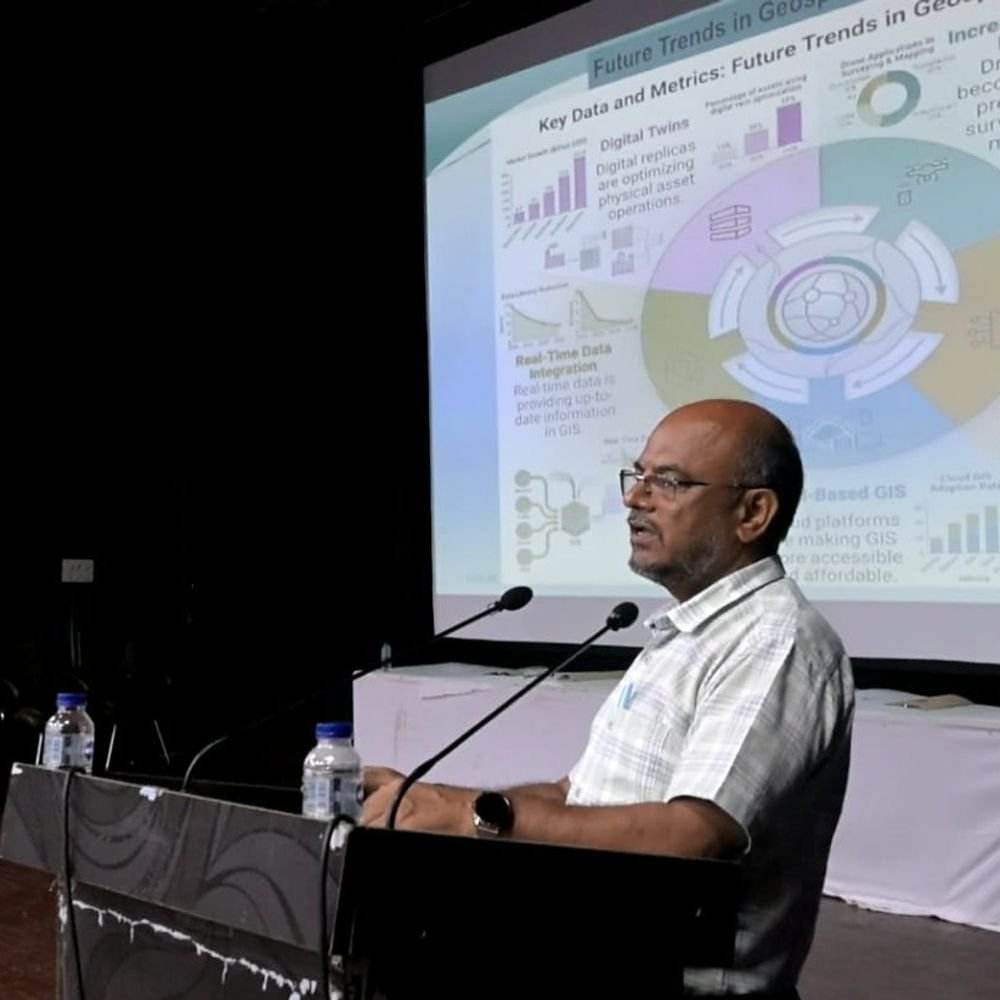 पूर्वांचल-विश्वविद्यालय में जल सुरक्षा और पृथ्वी के विकास पर चर्चा:2030 तक पानी की मांग आपूर्ति से 40% ज्यादा होने का अनुमान