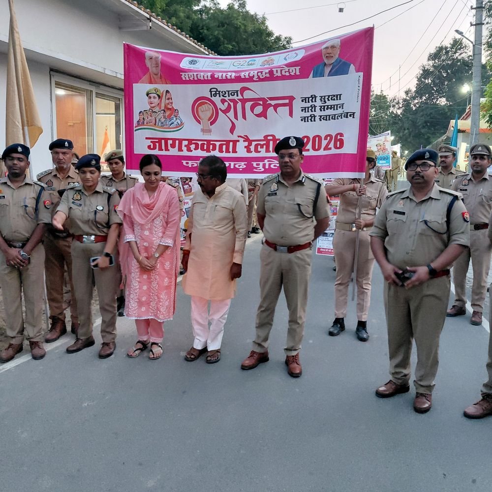 डीआईजी ने मिशन शक्ति जागरूकता रैली को हरी झंडी दिखाई:महिला सशक्तिकरण और सुरक्षा के लिए निकली बाइक रैली, फतेहगढ़ में पैदल निकले