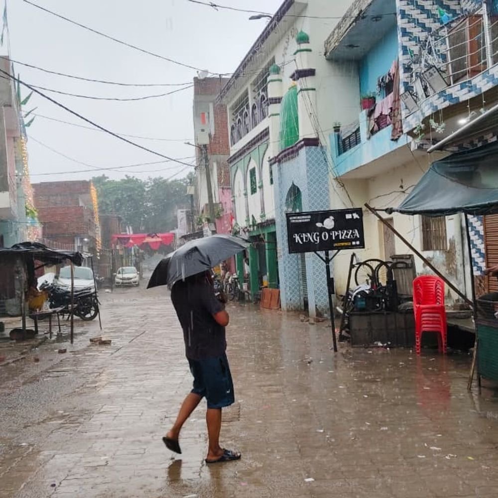 उन्नाव में तेज हवाओं के साथ बारिश:स्कूल-दफ्तर जाने वालों को हुई परेशानी, गर्मी से मिली राहत