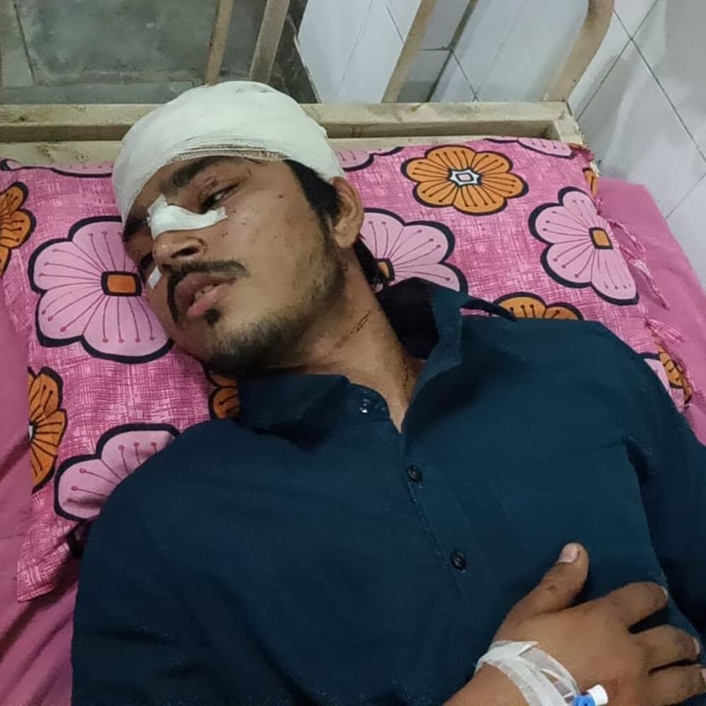 नमाज पढ़कर लौट रहे युवक पर धारदार हथियारों से हमला:8 महीने पुरानी रंजिश में वारदात, परिवार ने जताया जान का खतरा
