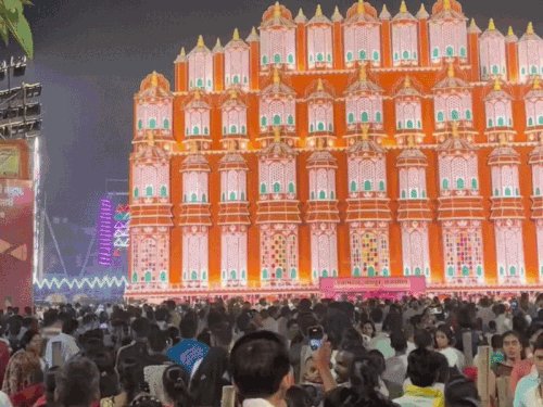 काशी में जयपुर का हवा महल; VIDEO:राजस्थानी अंदाज में सजी मां दुर्गा; पंडाल देख दंग रह जा रहे श्रद्धालु
