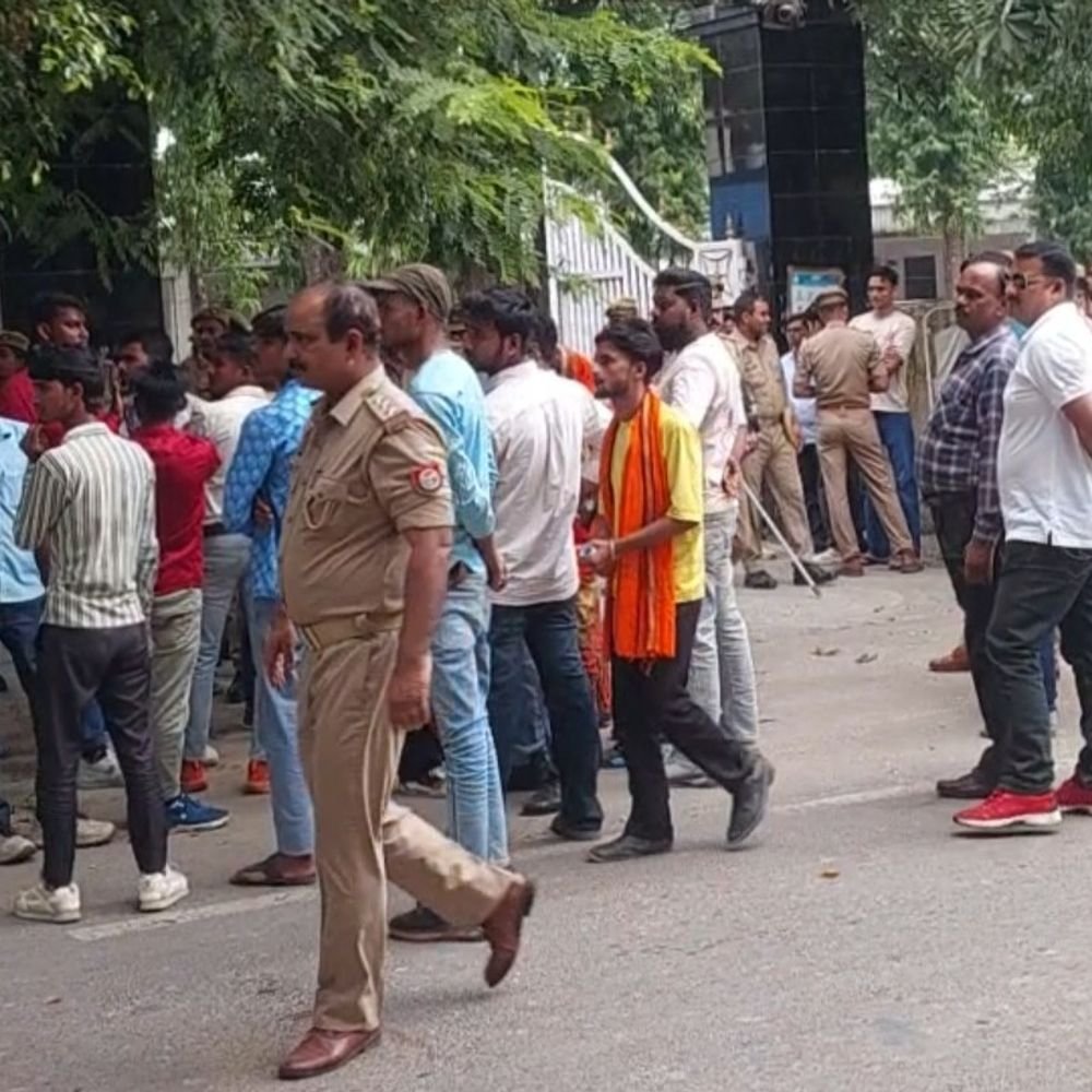 युवती की आत्महत्या के मामले में सिपाही की गिरफ्तारी नहीं:एसएसपी ऑफिस पहुंचे परिजन, पुलिस ने रोका, परिजनों ने कहा- आरोपी को जल्द गिरफ्तार किया जाए