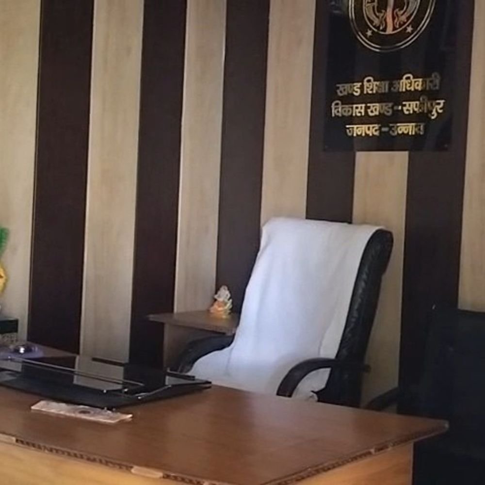 एफएलएन प्रशिक्षण में खाली रहीं कुर्सियां, गायब मिले प्रशिक्षण कर्मी:सफीपुर के बीआरसी अटवा में बिजली खराब होने का हवाला, बीएसए ने जांच के आदेश दिए
