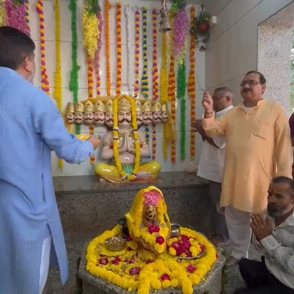 मथुरा में 26 साल से हो रही रावण की पूजा:यमुना किनारे लंकेश्वर महादेव मंदिर में आराधना; लंकेश भक्त मंडल ने पुतला दहन का किया विरोध
