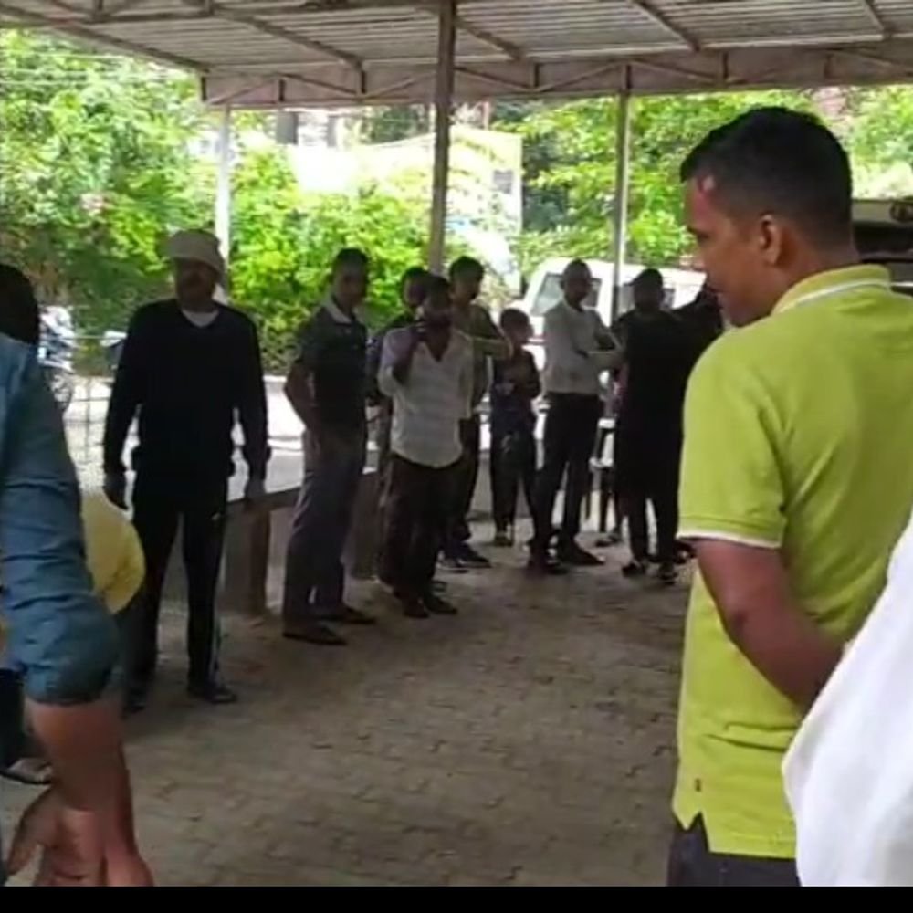 प्रयागराज में ट्रैक्टर-बाइक की टक्कर से युवक की मौत:शंकरगढ़ के रानीगंज-बढइया मोड़ पर हुआ हादसा, CHC में मृत घोषित