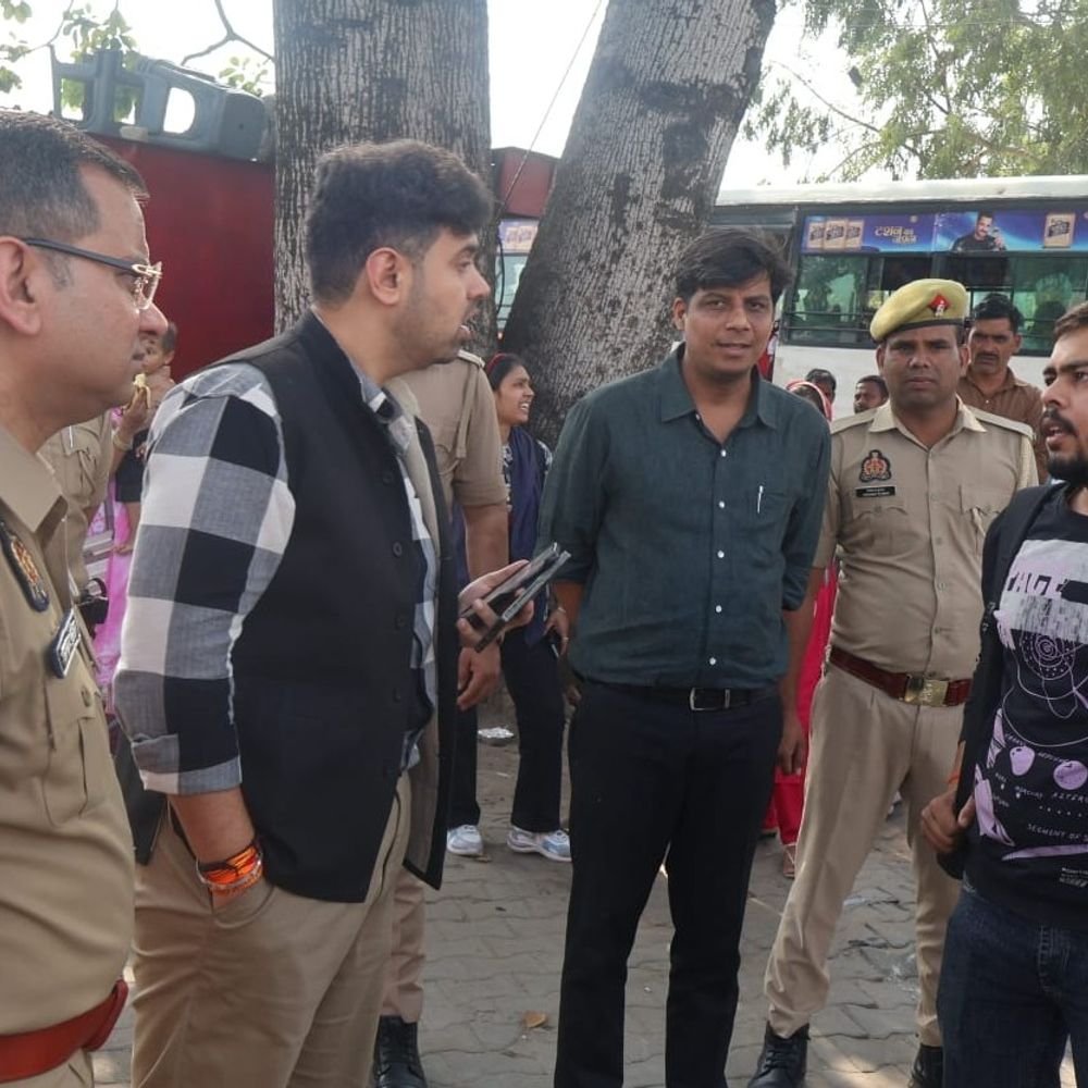 मुरादाबाद में पहली पाली की परीक्षा शांतिपूर्ण संपन्न:जिलाधिकारी अनुनय झा और वरिष्ठ पुलिस अधीक्षक सतपाल अंतिल ने खुद कमान संभाली