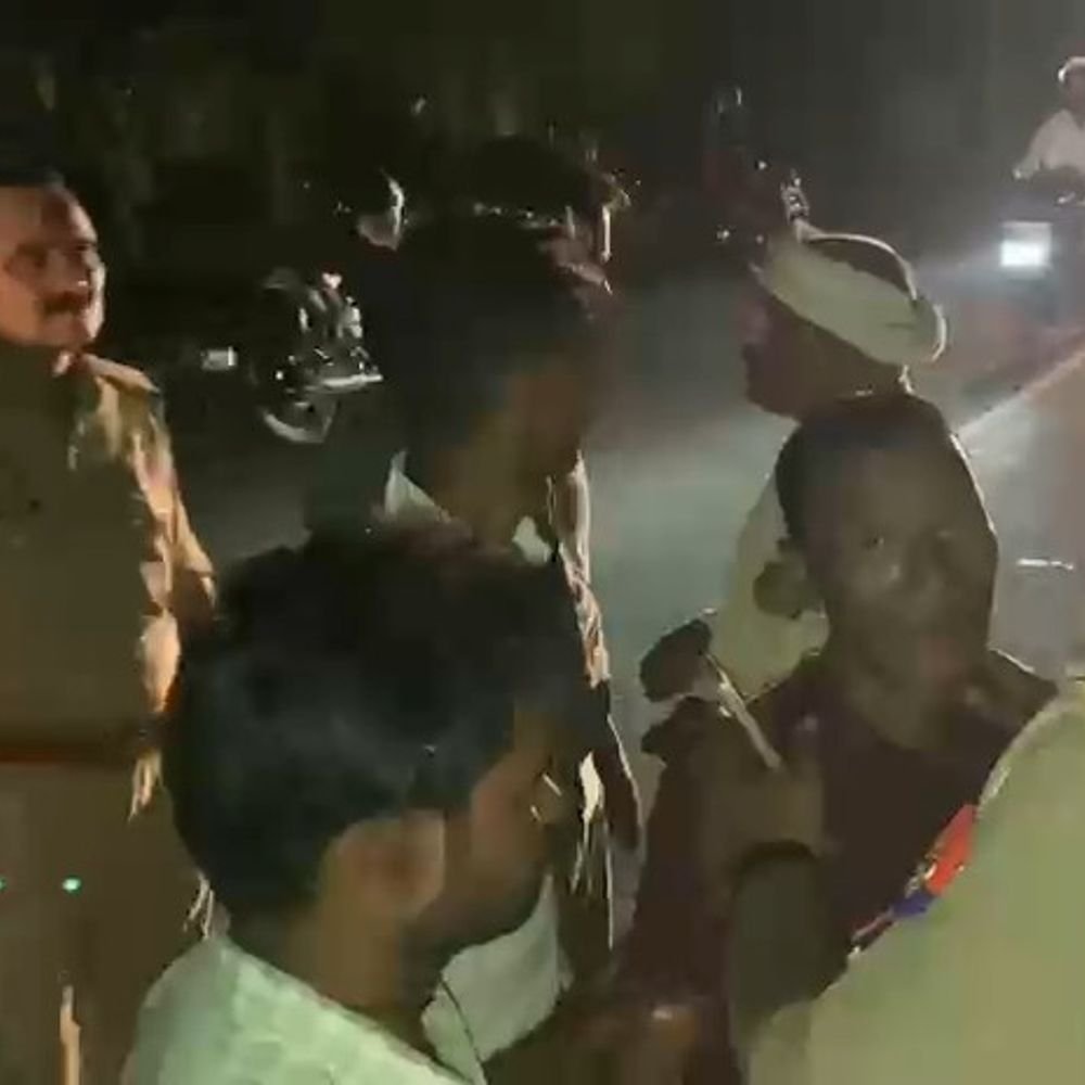 सीतापुर में वाहन की टक्कर से मां की मौत:बेटा गंभीर घायल, दोस्तपुर के पास हादसा, गांव लौट रहे थे मां-बेटे