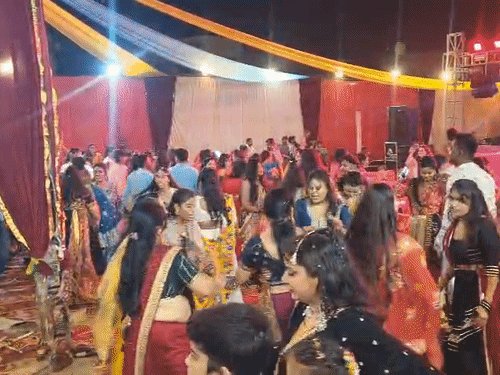 अयोध्या में पहली बार भजन कॉन्सर्ट और डांडिया नाइट:महिलाओं ने जमकर किया डांस,हनुमान अंश मूवी के कलाकार भी पहुंचे