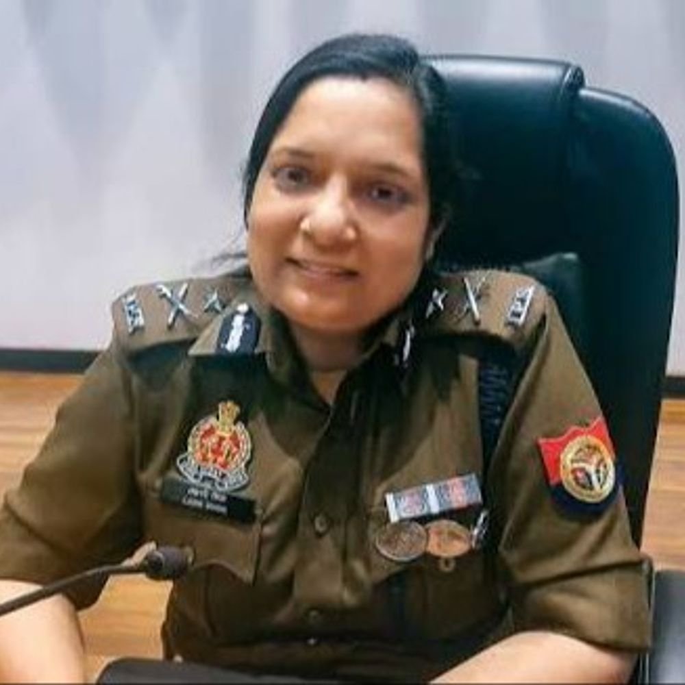 नोएडा पुलिस कमिश्नर का बड़ा एक्शन:बिजली विभाग से जुड़े केस में लापरवाही, थाना प्रभारी निलंबित; ACP हटाए गए