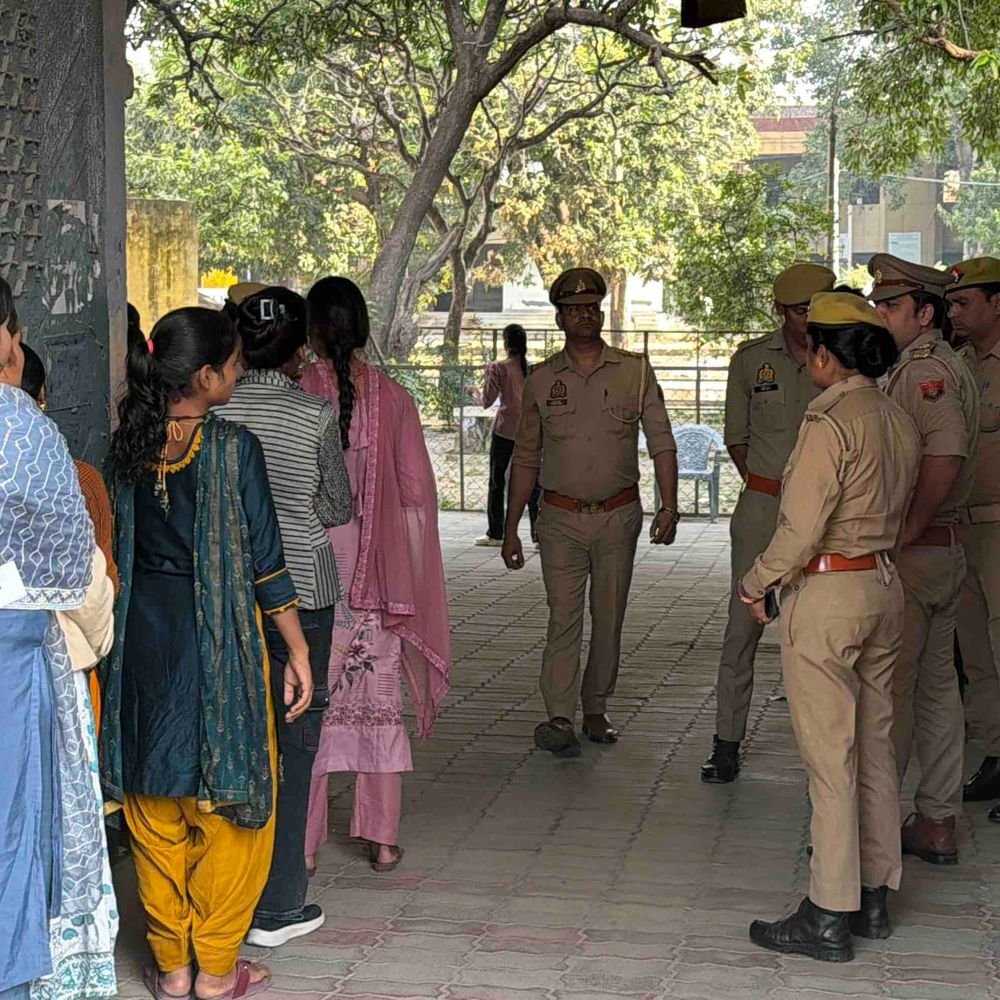 रामपुर में PGT परीक्षा के 17 केंद्रों पर कड़ी सुरक्षा:सेक्टर-स्टेटिक मजिस्ट्रेट तैनात, सुबह 8 बजे से एंट्री, 10 बजे शुरू होगी परीक्षा