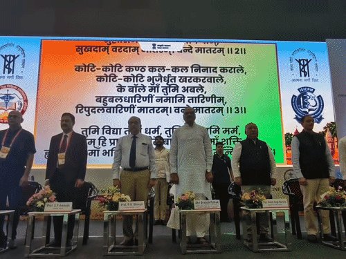 अयोध्या पहुंचे डिप्टी सीएम बृजेश पाठक:मेडिकल कॉलेज में कॉन्फ्रेंस में शामिल होकर डॉक्टरों को किया संबोधित, बोले- राम-बजरंगबली की धरती से प्रदेश के कल्याण की प्रार्थना