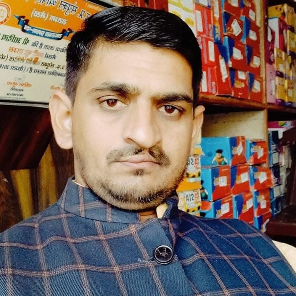 अज्ञात वाहन की टक्कर से व्यापारी के बेटे की मौत:मेरठ के चांदना गांव के सामने देर रात हुआ हादसा, दो अन्य घायल