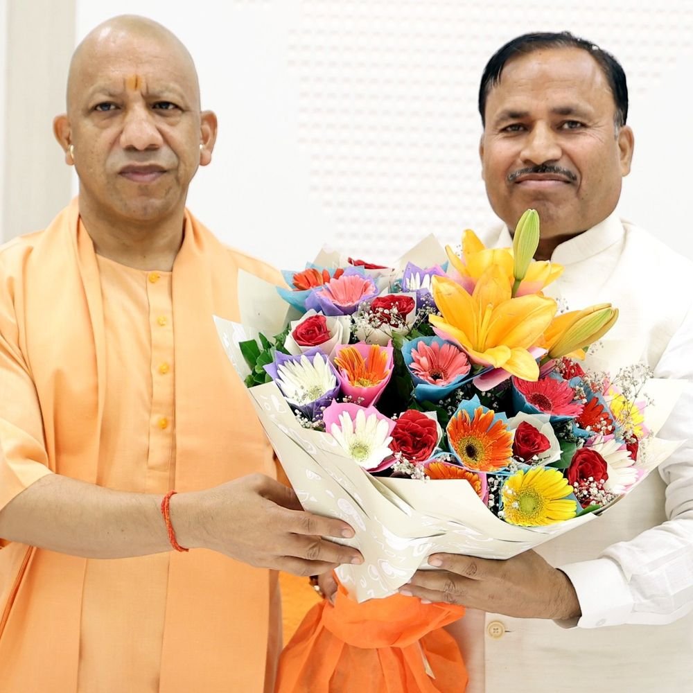 सीएम योगी से मिले विधायक विजयपाल आढ़ती:हापुड़ में जिला न्यायालय के लिए मांगा बजट, नगर पालिका के सीमा विस्तार का मुद्दा भी उठाया