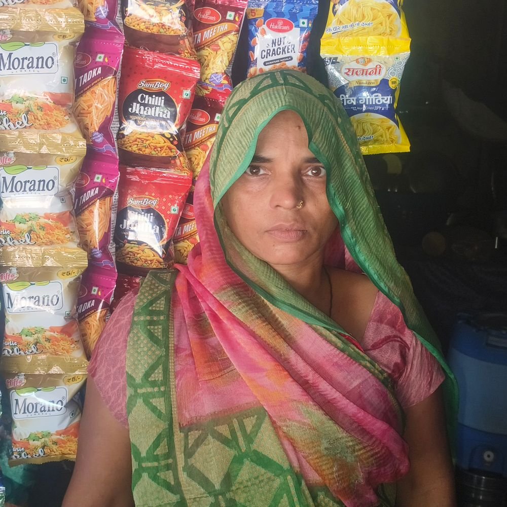 पति के निधन के बाद गीता बनी आत्मनिर्भर:श्रीवंश समूह की मदद से पनवाड़ी सीएचसी में खोली कैंटीन, बच्चों का भविष्य संवार रही