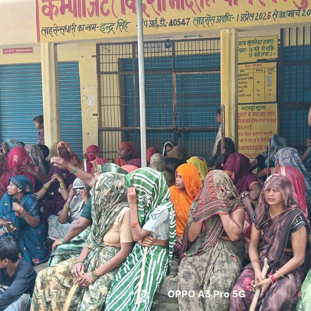 सोनई में ठेका हटाने की मांग:बलदेव रोड के ठेके पर शराबियों के जमावड़े से परेशान महिलाएं