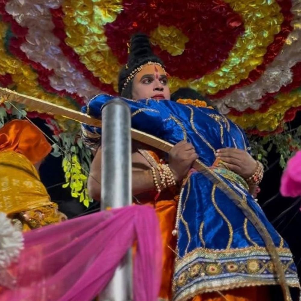 भरत से मिलते ही छलक पड़े श्रीराम के आंसू:ऐतिहासिक भरत मिलाप में साकार हुआ भ्रातृप्रेम, जय श्रीराम के उद्घोष से गूंजा शहर