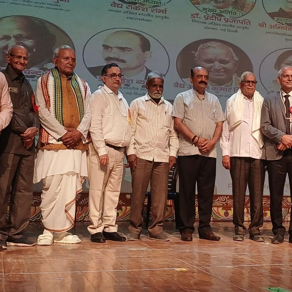 बुलंदशहर में अग्निकर्म पर राष्ट्रीय आयुर्वेद कार्यशाला:11 राज्यों के चिकित्सक और विद्यार्थी जुटे, क्विज और श्लोक वाचन प्रतियोगिताएं हुई