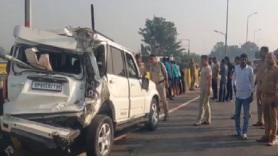 प्रयागराज-वाराणसी राजमार्ग पर भीषण हादसा, चार की मौत