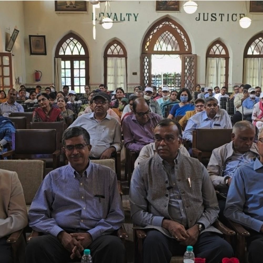 दयालबाग संस्थान में विज्ञान व्याख्यान कार्यक्रम:प्रो. उमेश वाघमारे ने विश्वविद्यालयों और उद्योगों के बीच सहयोग बढ़ाने की बात कही