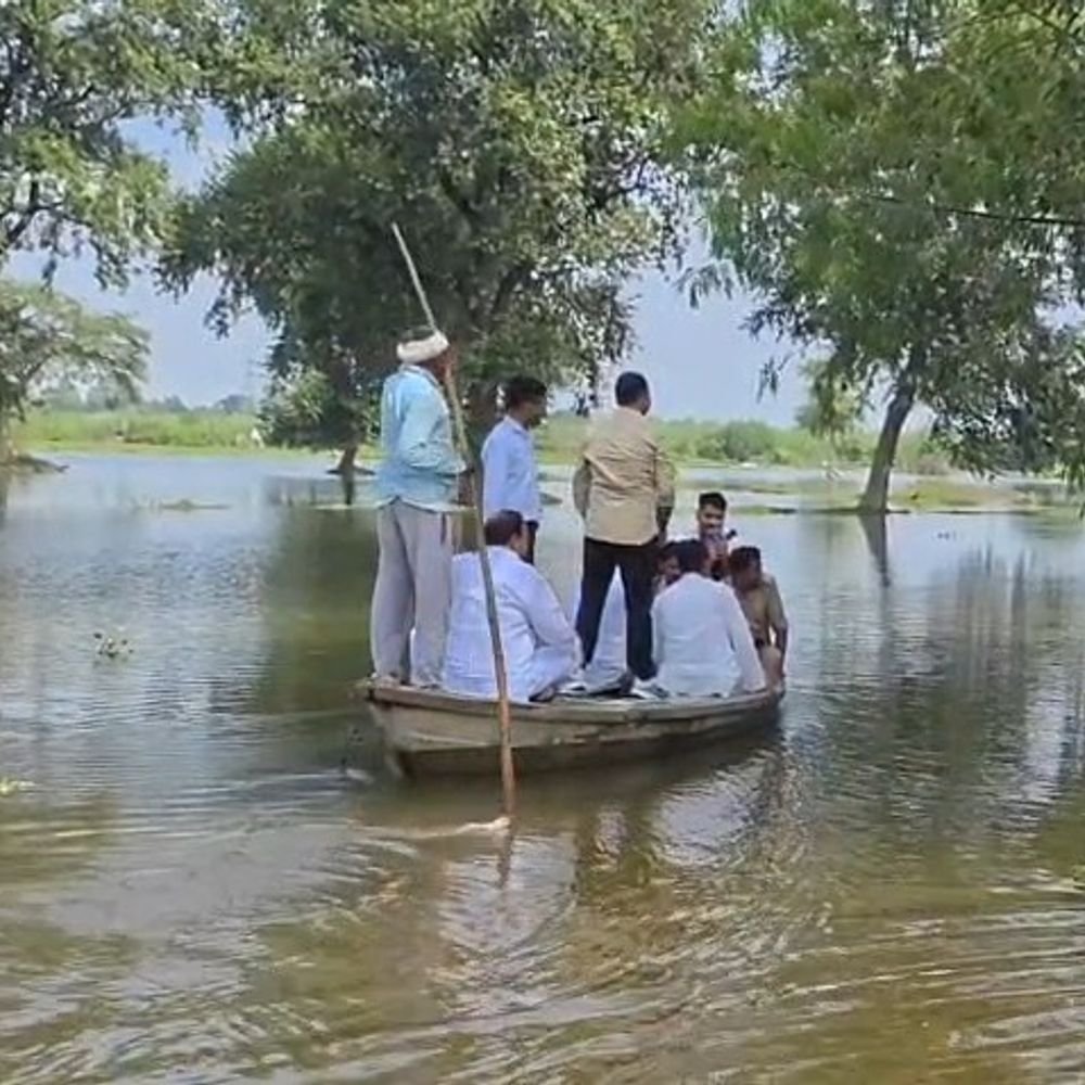 घाघरा नदी में छोड़ा गया 1.58 लाख क्यूसेक पानी:गोंडा में 24 घंटे में 7 सेंटीमीटर बढ़ा जलस्तर, 10 गांवों पर बाढ़ का खतरा
