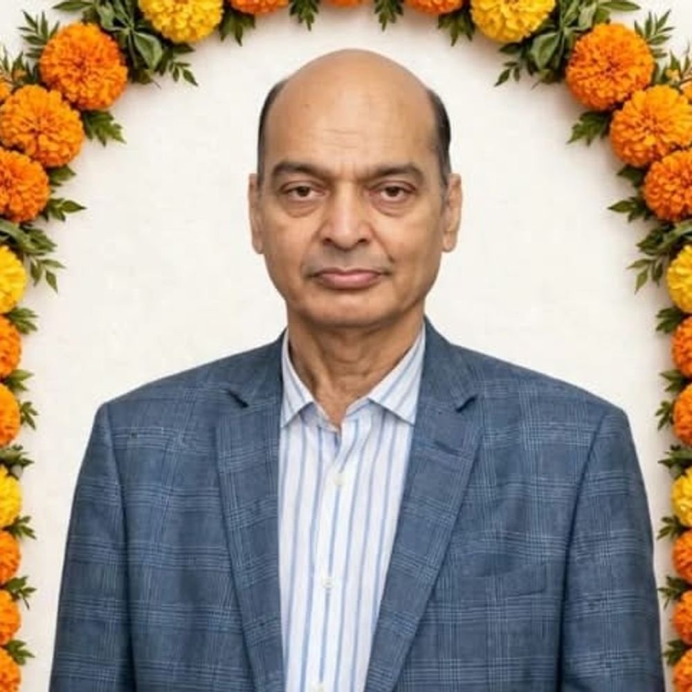 चंदौली के जिला पूर्ति अधिकारी मनीष विक्रम का निधन:मंगलवार भोर में कार्डियक अटैक, कैंसर से भी जूझ रहे थे