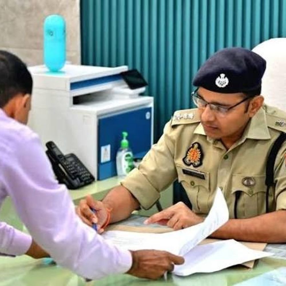 सुल्तानपुर में 21 दरोगाओं के तबादले:3 महिला उप निरीक्षक भी शामिल, चार्ज लेने के बाद एसपी का पहला फेरबदल