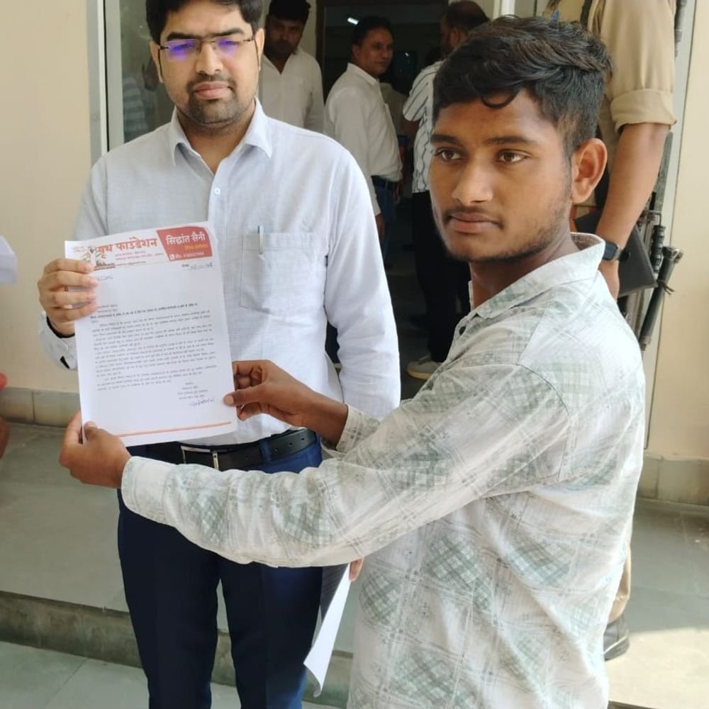 कानपुर देहात में एडीएम को सौंपा ज्ञापन:यूथ फाउंडेशन ने उठाई मांग, जर्जर मार्ग और सफाई पर दिया जोर