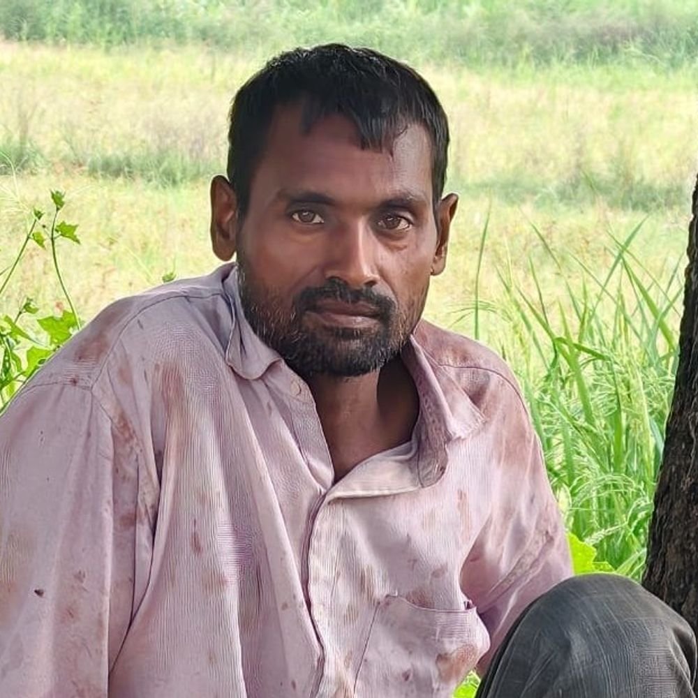 कौशांबी में बिजली के खंभे से गिरे युवक की मौत:20 दिन पहले खंभे से गिरने के बाद इलाज के दौरान मौत; परिजनों ने शव रखकर किया चक्का जाम