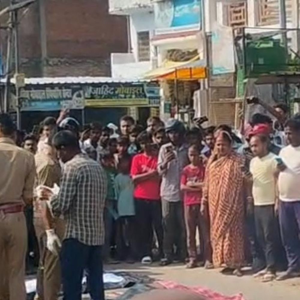 दो सड़क हादसों में युवक और वृद्धा की मौत:पिकअप की टक्कर से पैदल जा रहा युवक मरा, बोलेरो हादसे के बाद ग्रामीणों का हंगामा