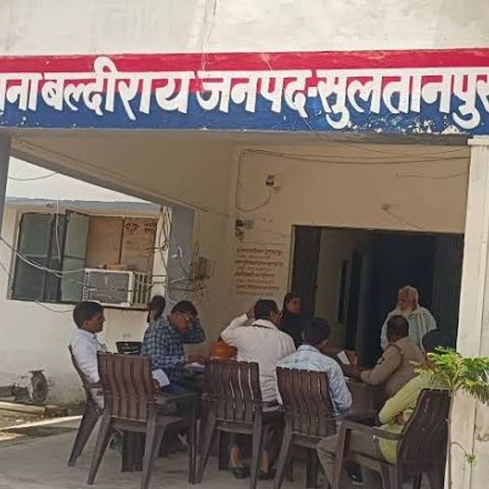 सुल्तानपुर में एग्रीमेंट पर लिए ट्रैक्टर-ट्रॉली बेचे:पुलिस ने 4 लोगों पर केस दर्ज किया, पहले भी कर चुके हैं ठगी