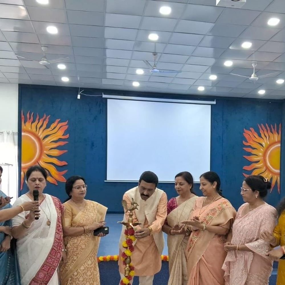 प्रयागराज के आर्य कन्या डिग्री कॉलेज में फ्रेशर्स पार्टी:स्नेहा, वैभवी, उमरा और अंशिता बनीं 'मिस फ्रेशर्स'